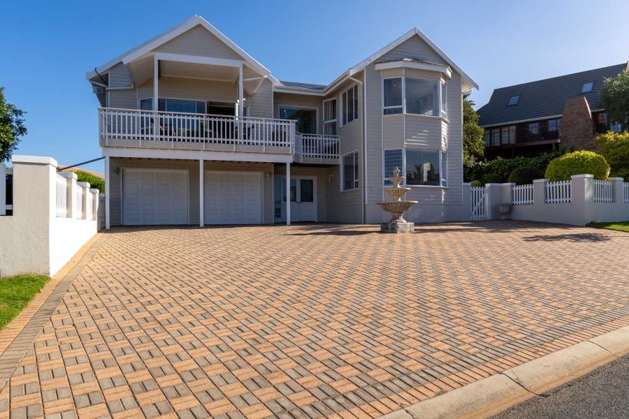 5 Bedroom Property for Sale in Outeniqua Strand Western Cape